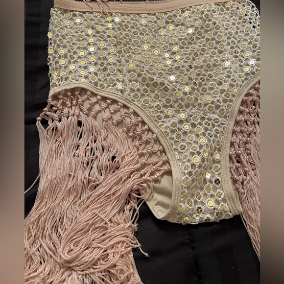 Pretty festival set used only once, no damages, brand new. Size L - Picture 2 of 7